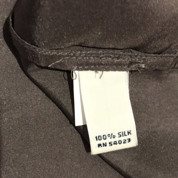 Banana Republic 100% silk taupe sleeveless blouse - Picture 7 of 10